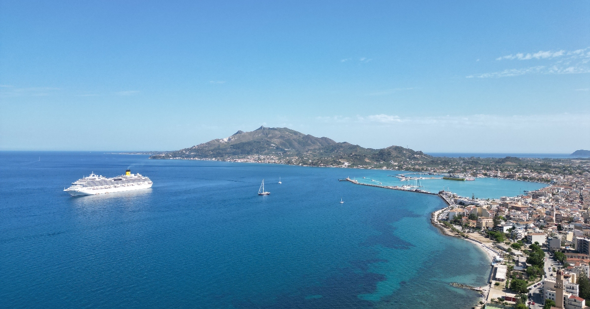 Crociera al porto di Zante dove si ferma la nave