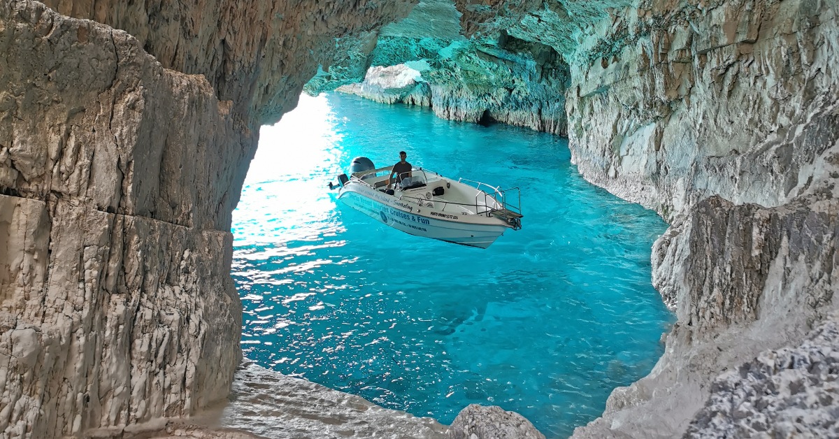 raggiungere la spiaggia del relitto di zante con skipper